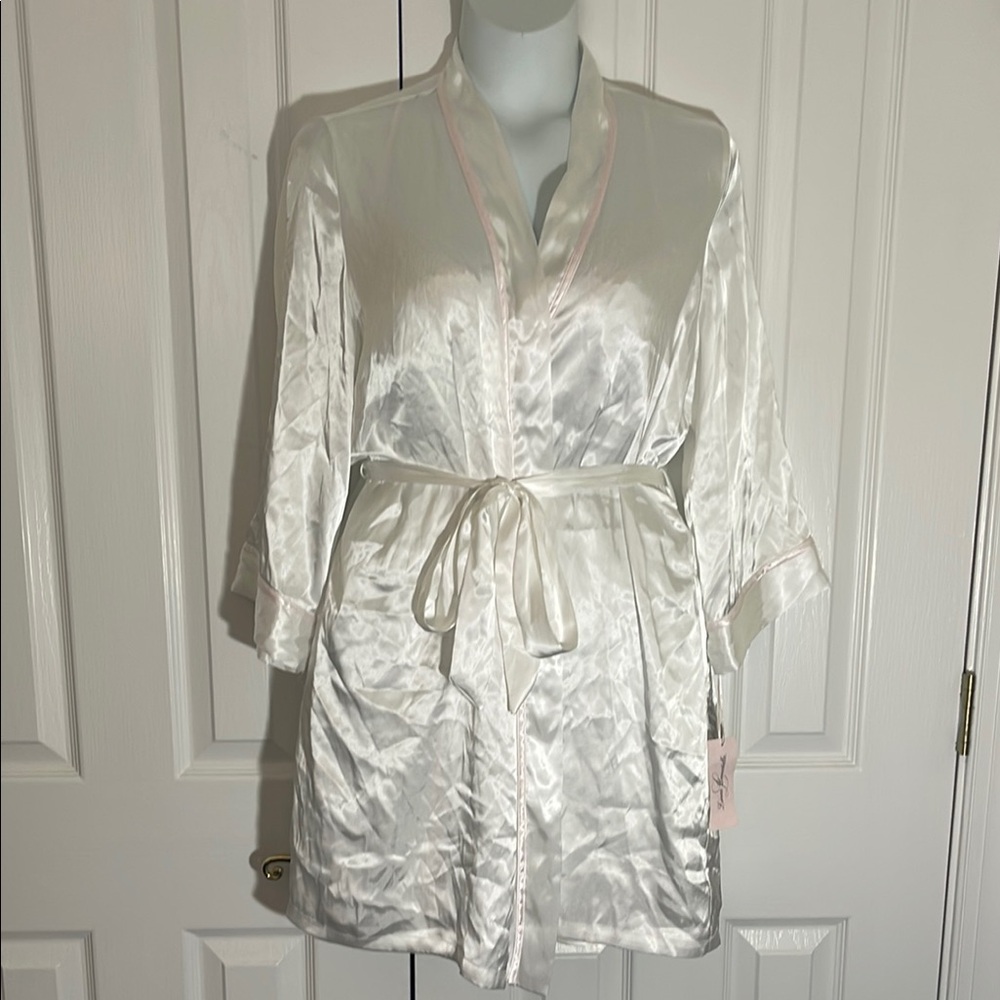 NWT - “MRS. White Satin Robe & Night gown set w/ pink trim